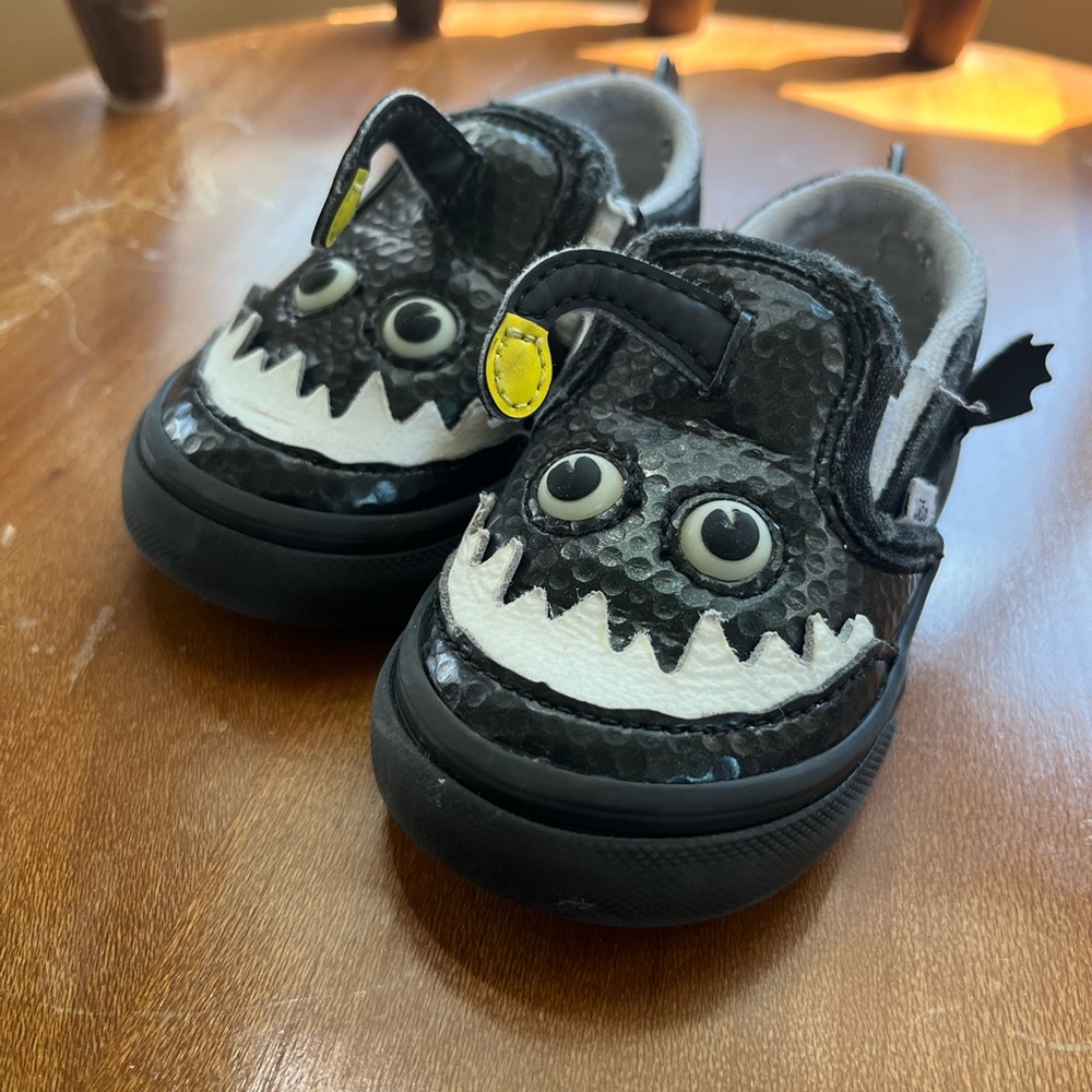 Vans Kids Classic Slip On Glow in the Dark Angler Fish